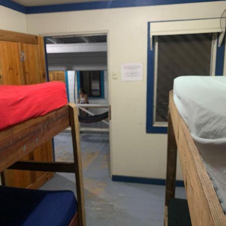 Paradise Divers Hotel Утила Екстериор снимка