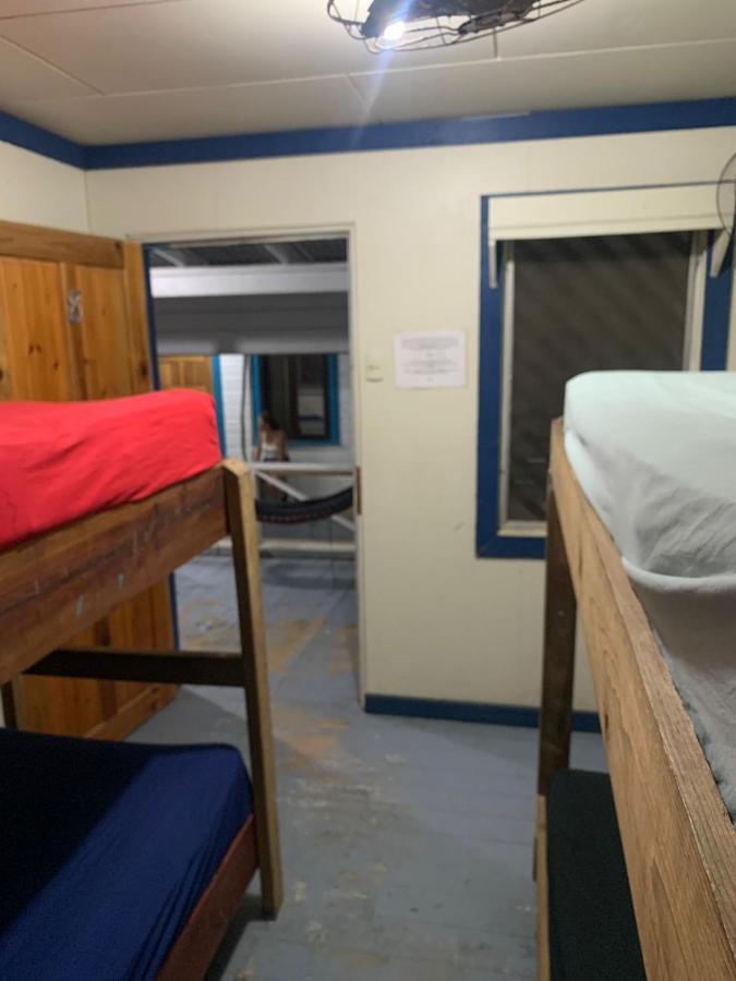 Paradise Divers Hotel Утила Екстериор снимка